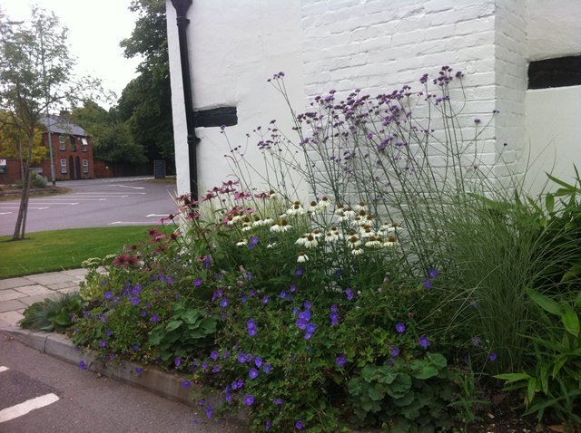 Commercial garden refurb - Click to make an enquiry