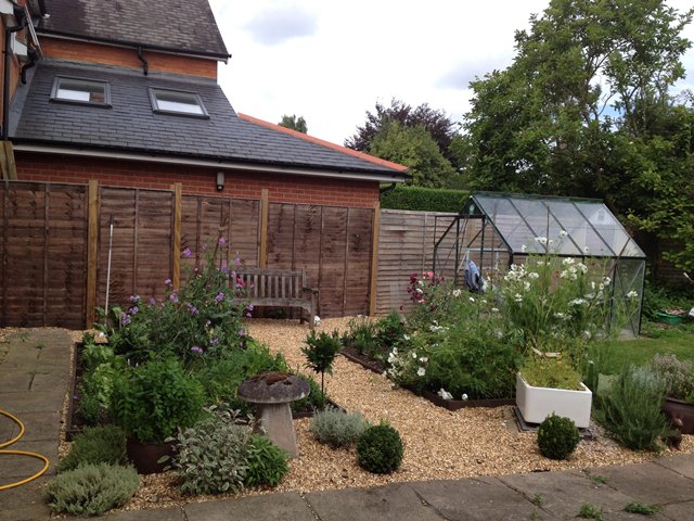 Small kitchen garden - Click to make an enquiry